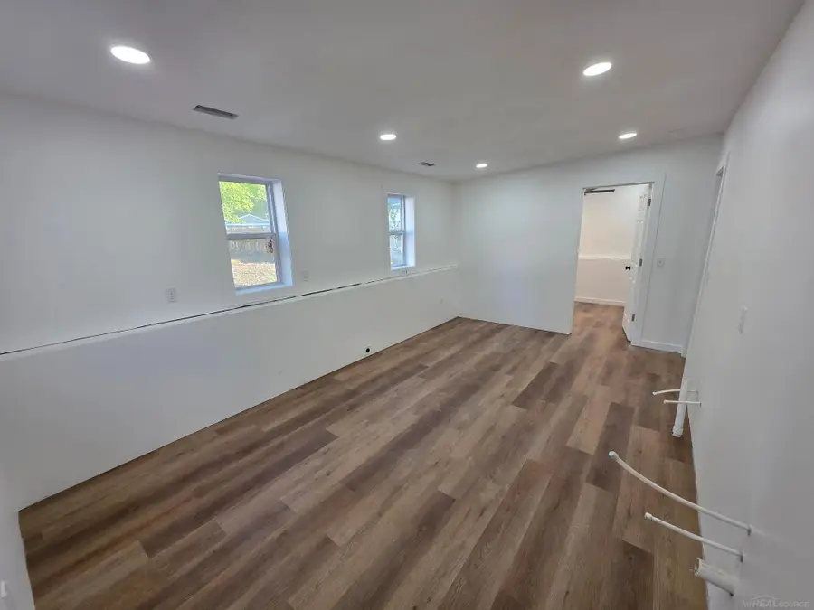 16 S Densmore ST, Muskegon, MI 49442 - Image #2