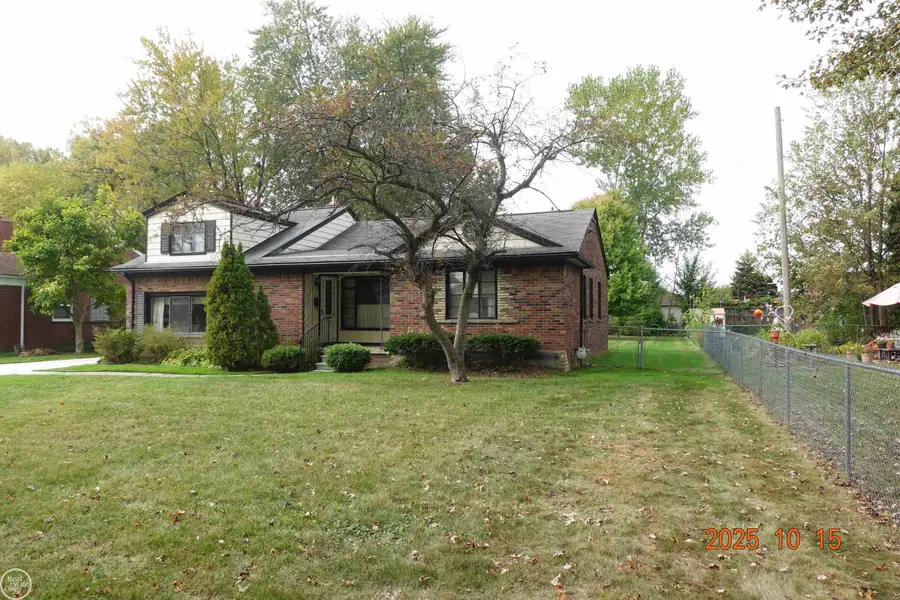 28413 RUEHLE ST, Saint Clair Shores, MI 48081 - Image #2