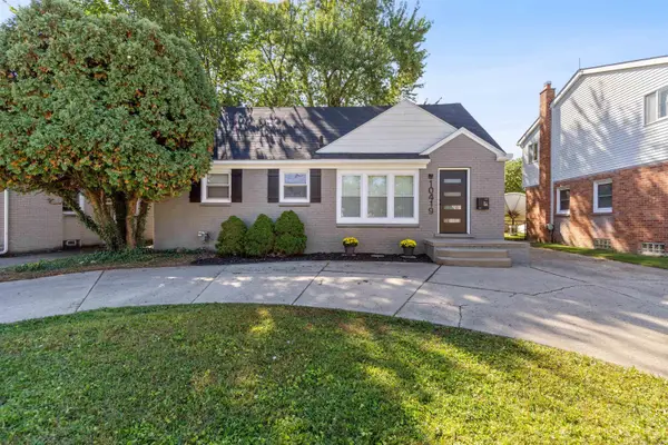 10419 W 11 Mile RD, HuntingtonWoods, MI 48070