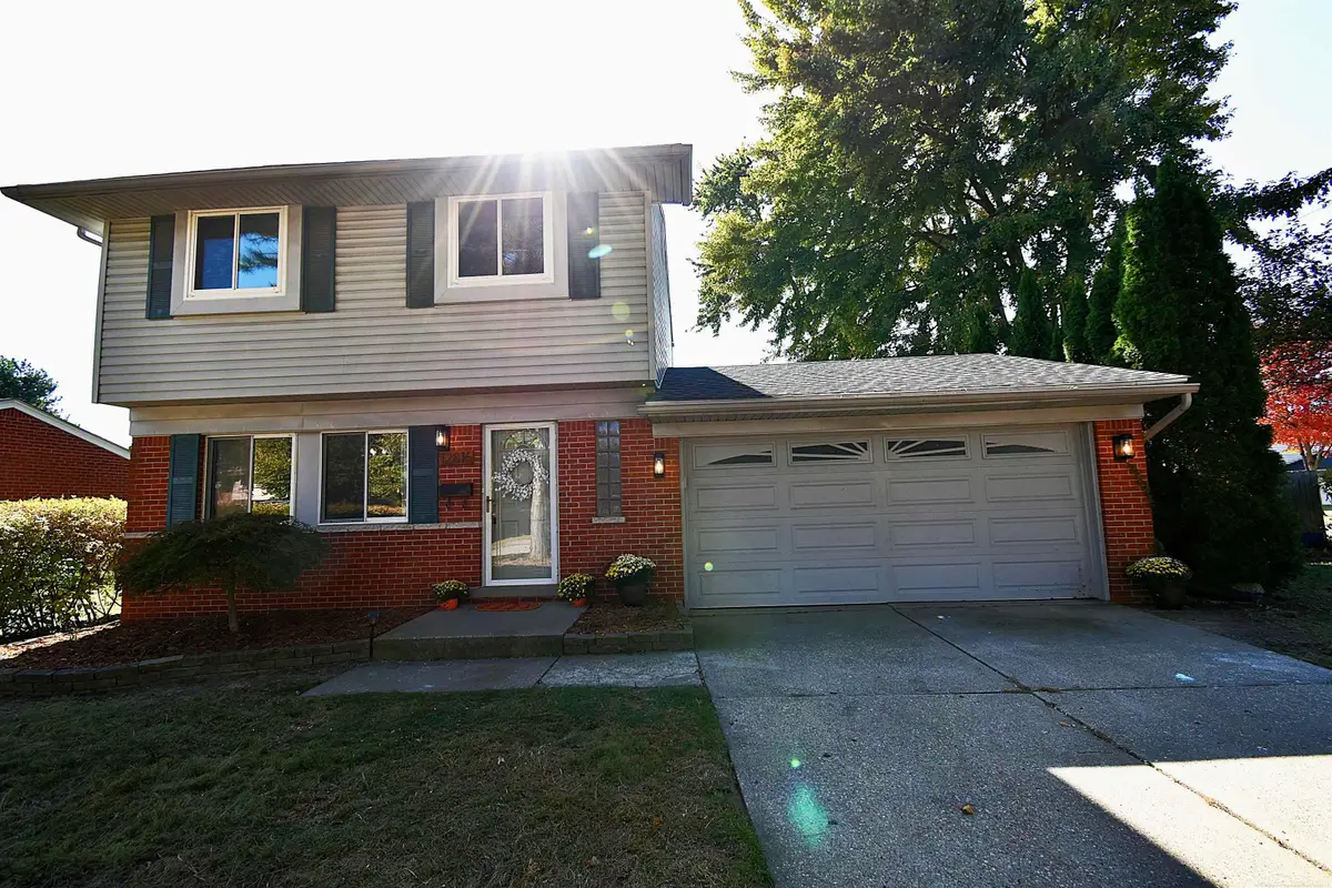12816 Kinlock DR, Sterling Heights, MI 48312 - Image #1