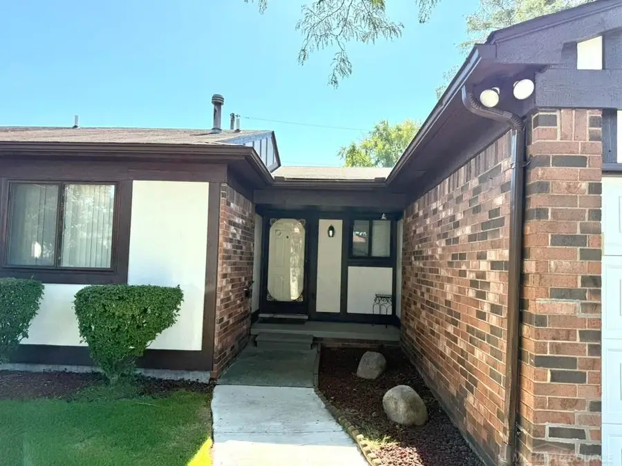 13510 Angela DR, Warren, MI 48088 - #2