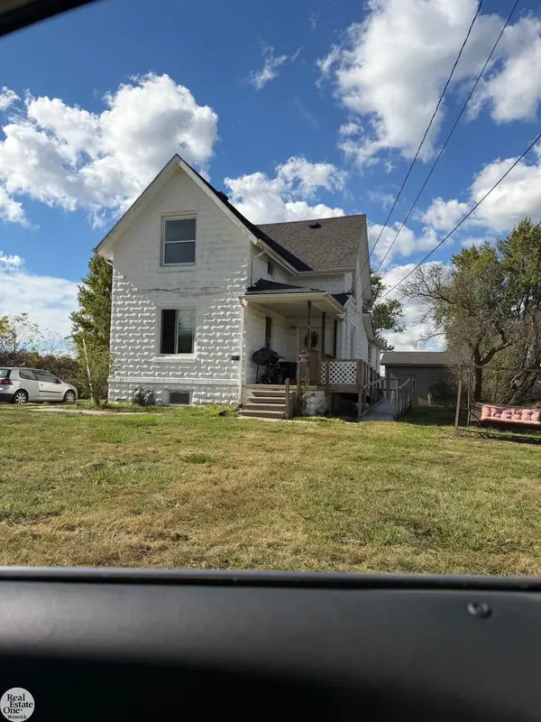 7742 River RD, MarineCity, MI 48039