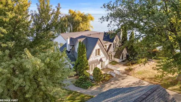 27927 Ponchartrain ST, HarrisonTownship, MI 48045