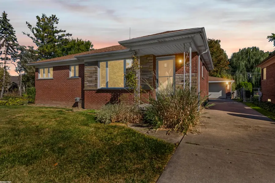 26318 San Rosa ST, Saint Clair Shores, MI 48081 - Image #2