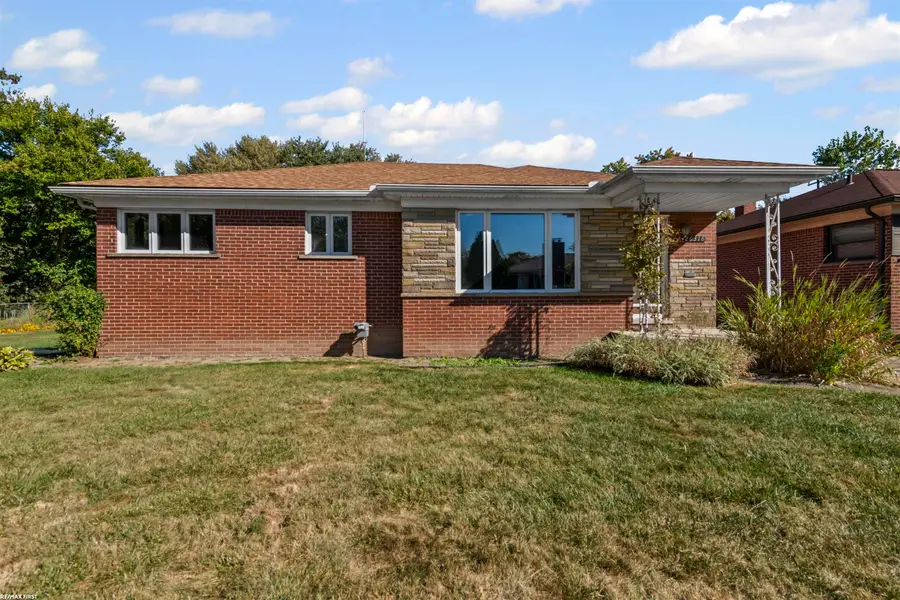 26318 San Rosa ST, Saint Clair Shores, MI 48081 - Image #3