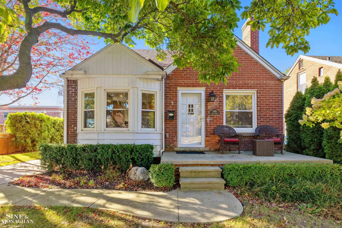 1945 Anita AVE, Grosse Pointe Woods, MI 48236 - #1