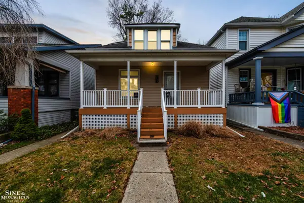 1083 Lakepointe ST, GrossePointePark, MI 48230