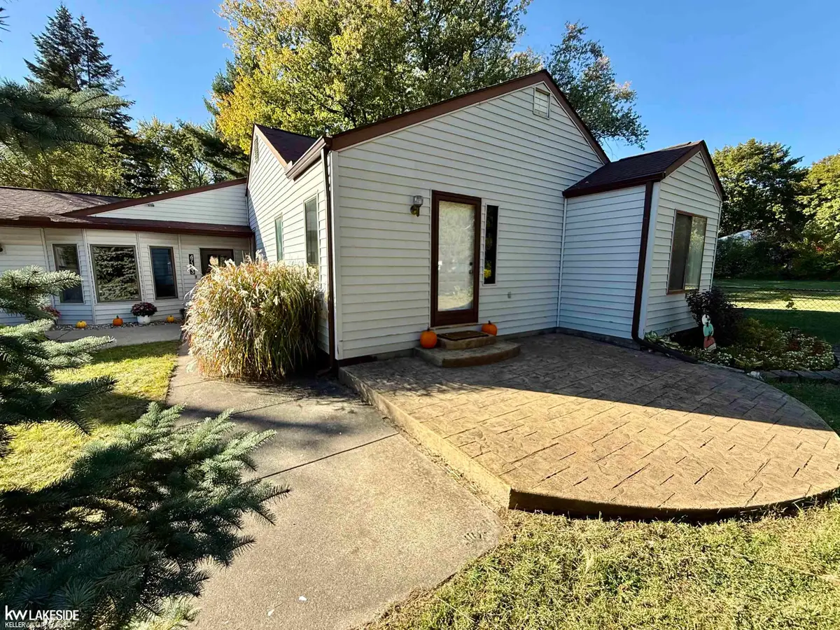 47103 Ladd AVE, Shelby Charter Township, MI 48317 - Image #1