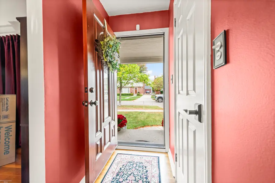 1597 Newcastle RD, Grosse Pointe Woods, MI 48236 - Image #3