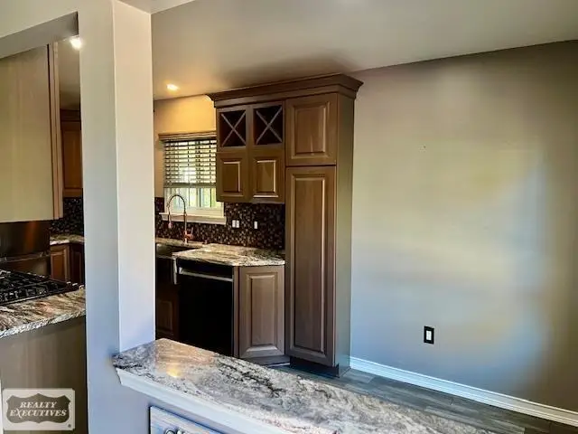 25052 Portside CT, Harrison Township, MI 48045 - Image #2