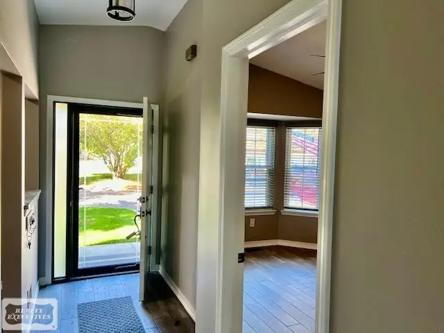 25052 Portside CT, Harrison Township, MI 48045 - Image #3