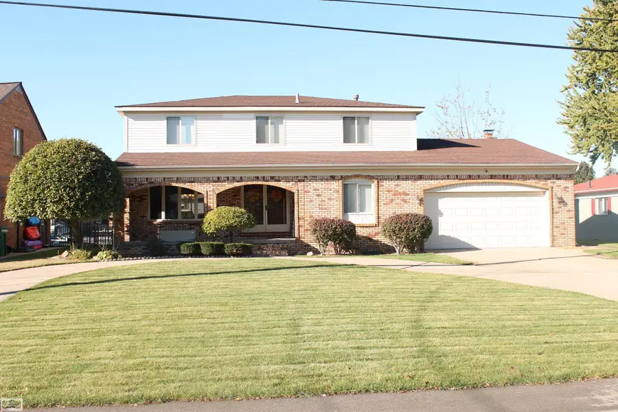 41303 Clairpointe ST, Harrison Charter Township, MI 48045 - Image #2