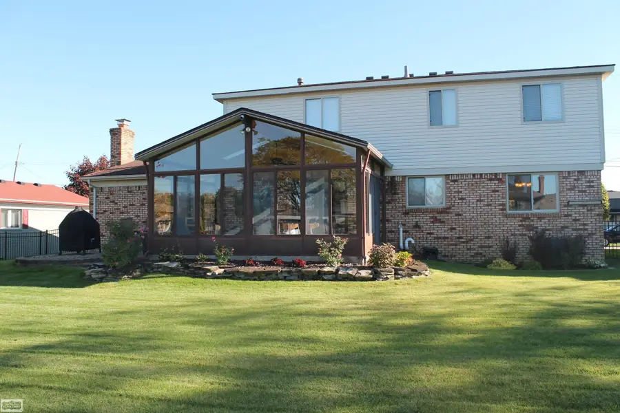 41303 Clairpointe ST, Harrison Charter Township, MI 48045 - Image #3