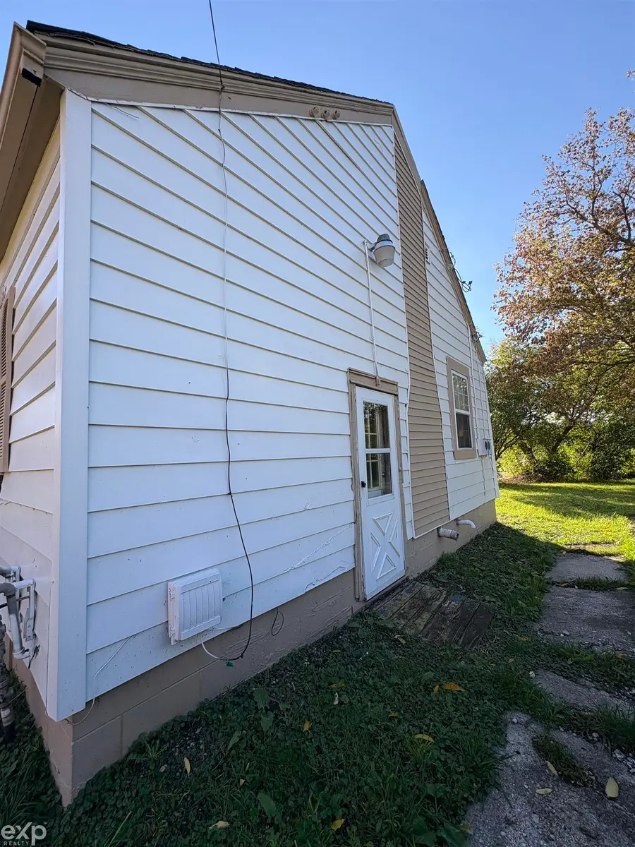 2503 Thayer ST, Saginaw, MI 48601 - Image #2