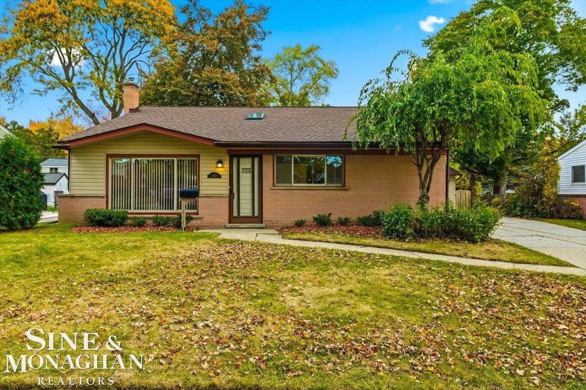 21437 Hillside DR, Clinton Township, MI 48035 - Image #1