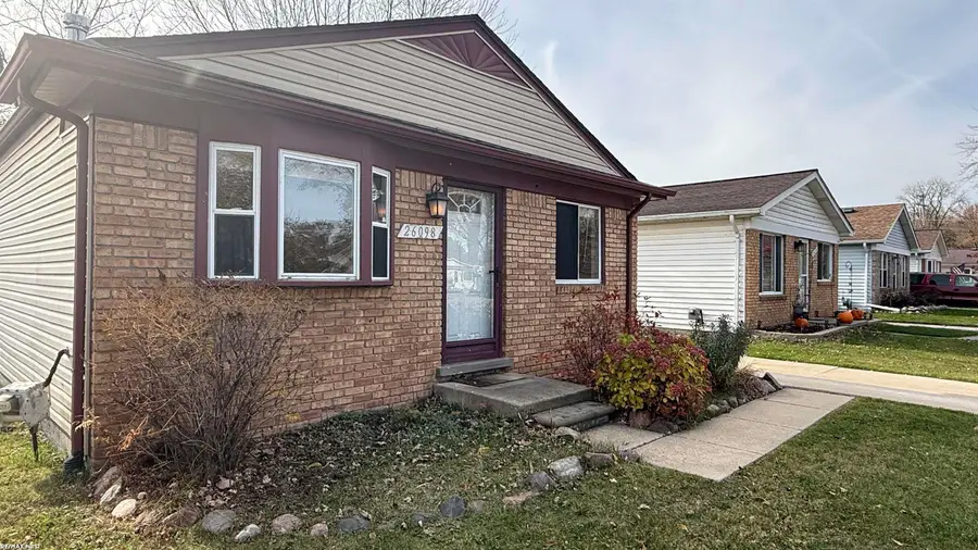 26098 Lamour ST, Harrison Township, MI 48045 - Image #2