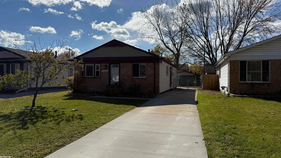 26098 Lamour ST, Harrison Township, MI 48045 - Image #3