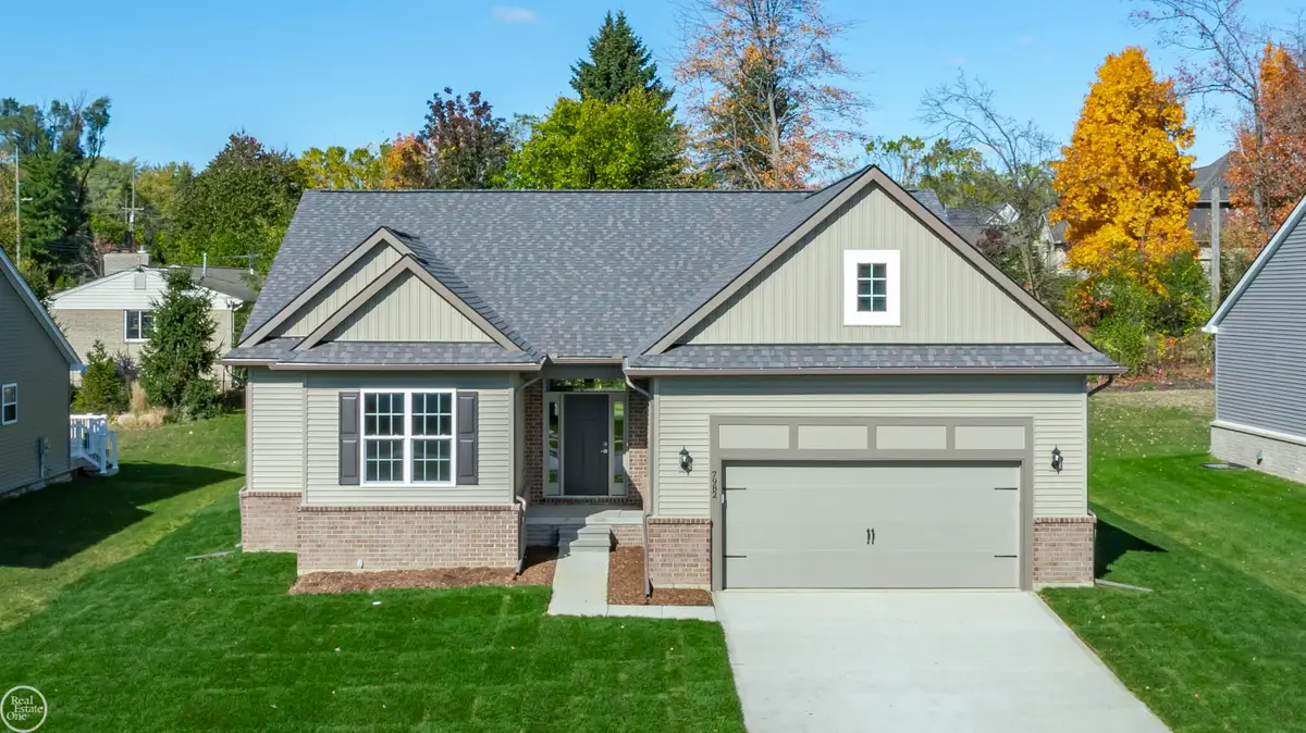 7982 Jordan DR, Waterford, MI 48327 - #1