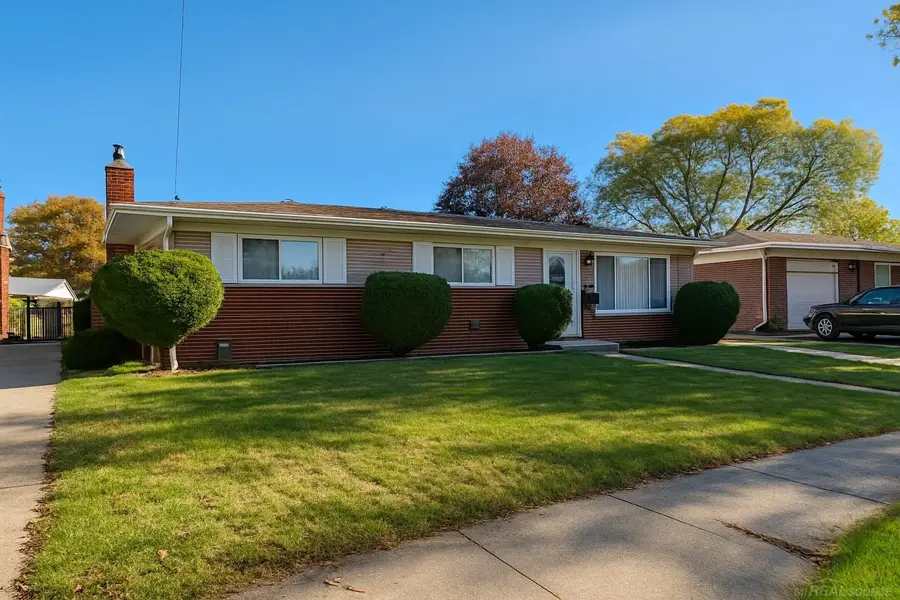 28616 Newport DR, Warren, MI 48088 - Image #2