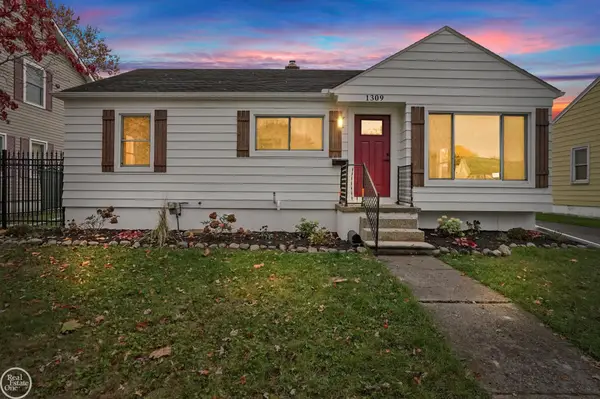 1309 Kingsley ST, MtClemens, MI 48043