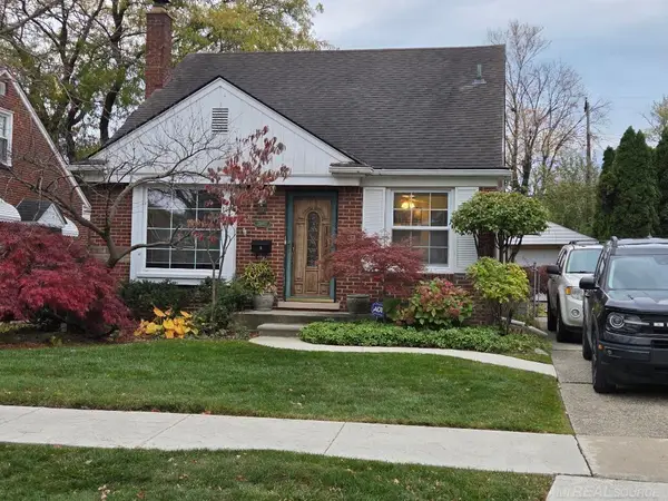 21602 Newcastle ST, HarperWoods, MI 42225