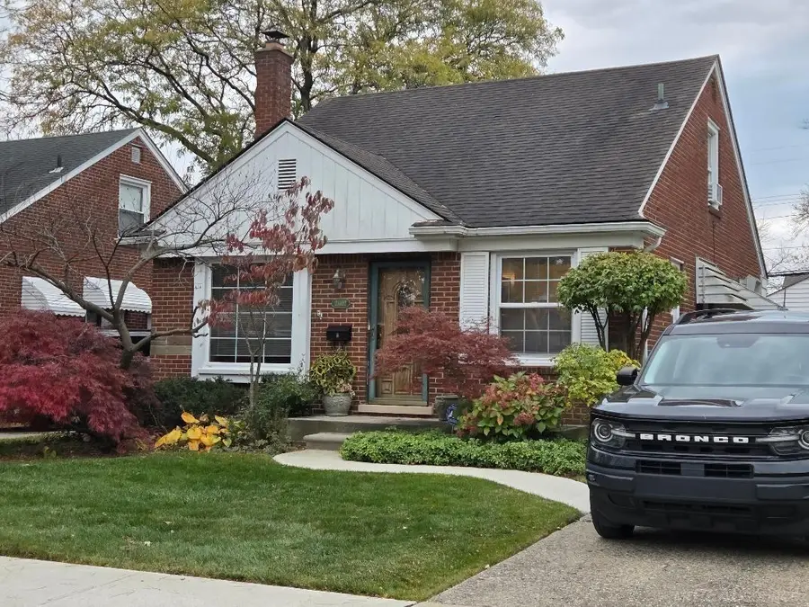 21602 Newcastle ST, Harper Woods, MI 42225 - Image #2