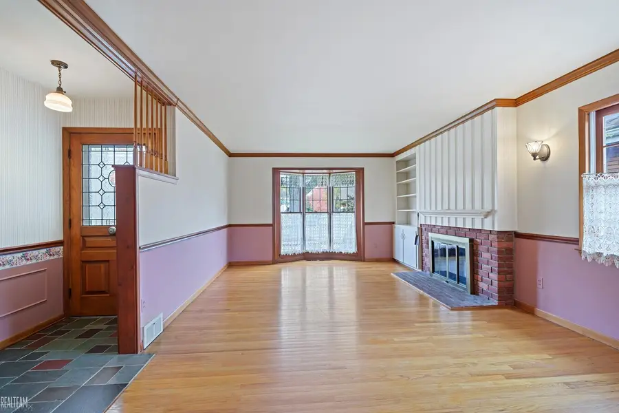 23118 Westbury ST, Saint Clair Shores, MI 48080 - Image #3