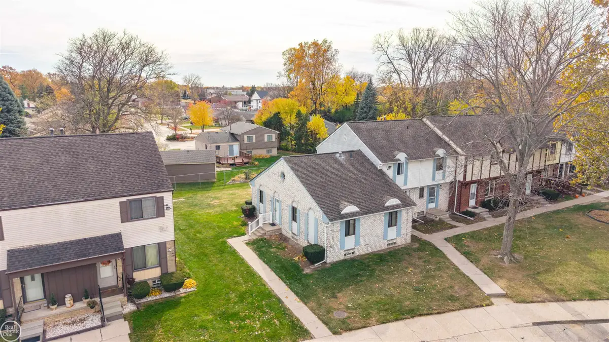 8338 HICKORY DR, Sterling Heights, MI 48312 - Image #1