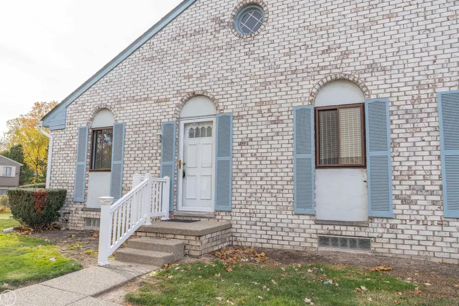 8338 HICKORY DR, Sterling Heights, MI 48312 - Image #2