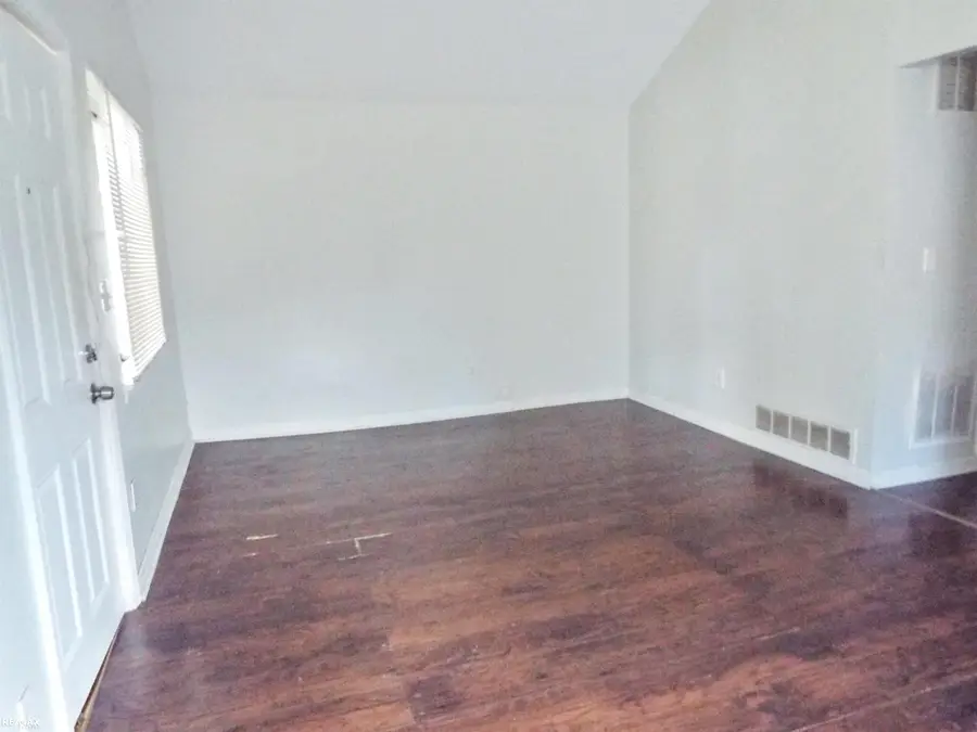 1140 E Elza ST, Hazel Park, MI 48030 - Image #3