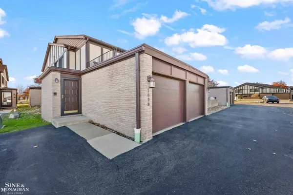 1098 Country Club DR, StClairShores, MI 48082