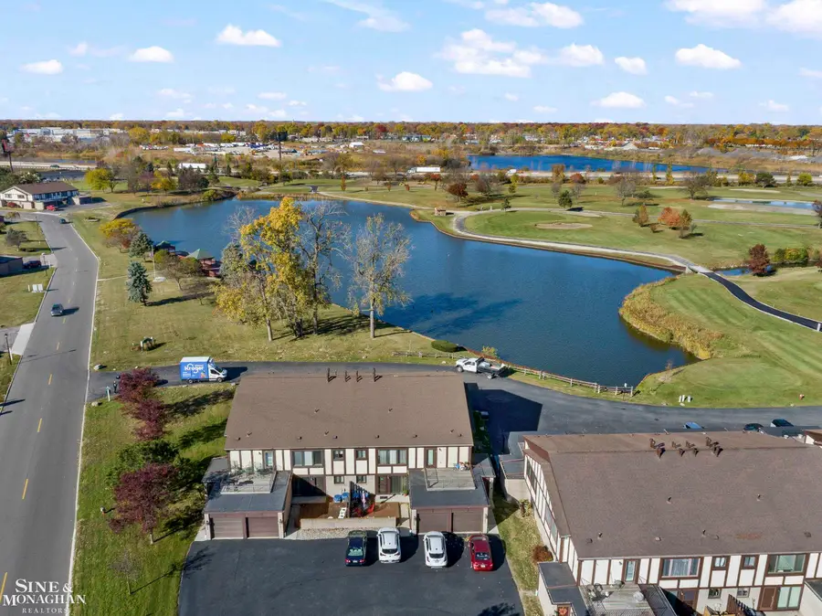 1098 Country Club DR, Saint Clair Shores, MI 48082 - Image #2