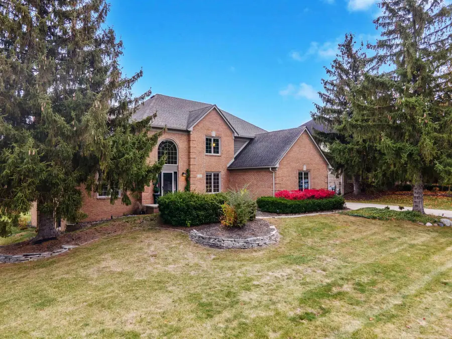 54888 Ridgeview DR, Shelby Charter Township, MI 48316 - Image #2