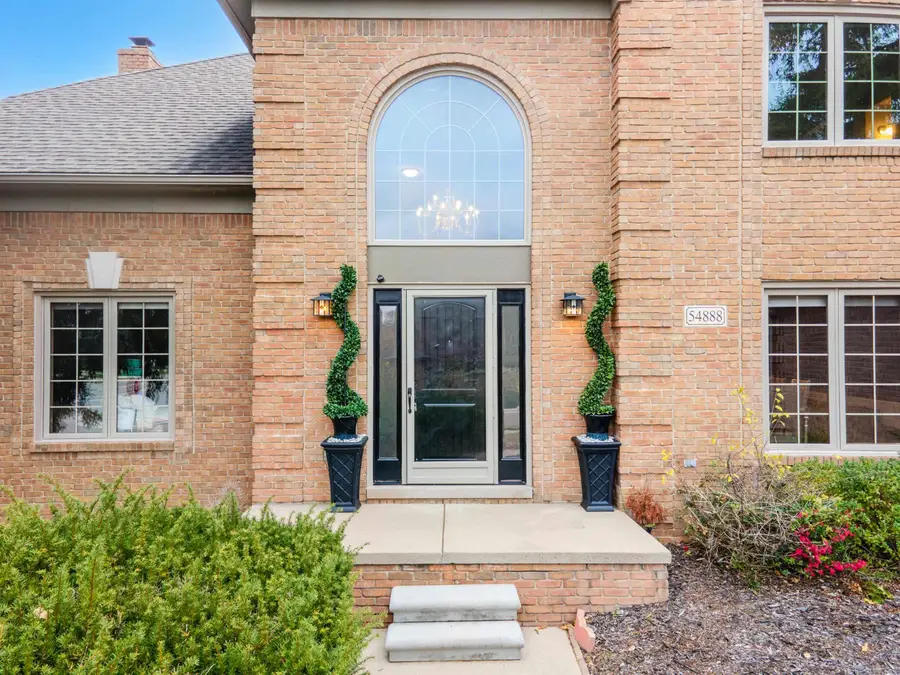 54888 Ridgeview DR, Shelby Charter Township, MI 48316 - Image #3