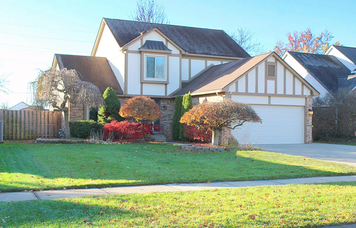 28772 Wales DR, Chesterfield, MI 48047 - #1