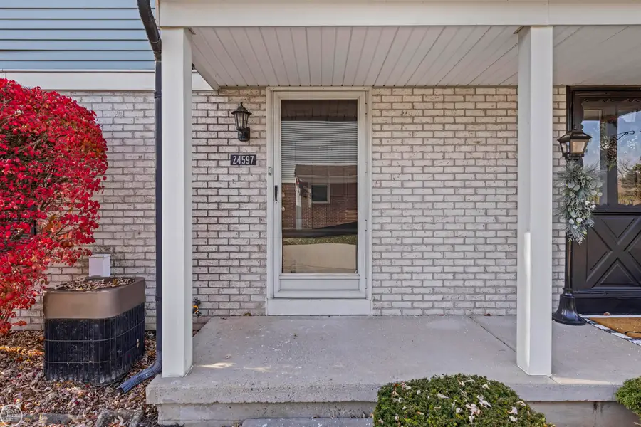 24597 N MEADOW DR, Harrison Township, MI 48045 - Image #3