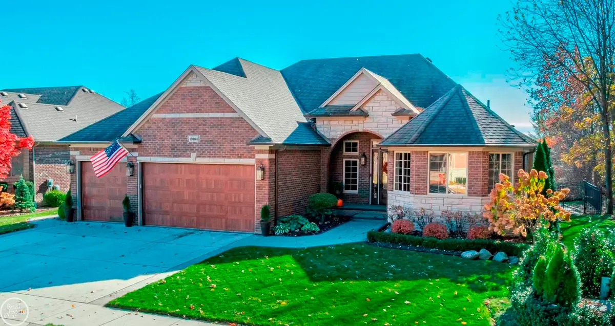 19164 Thornberry DR, Macomb, MI 48042 - #1