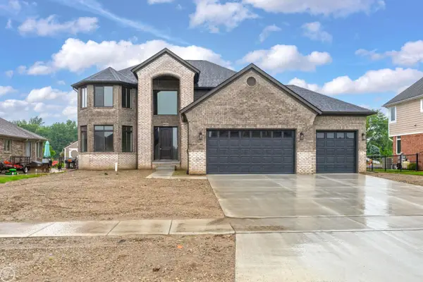 36711 N Pointe DR, NewBaltimore, MI 48047