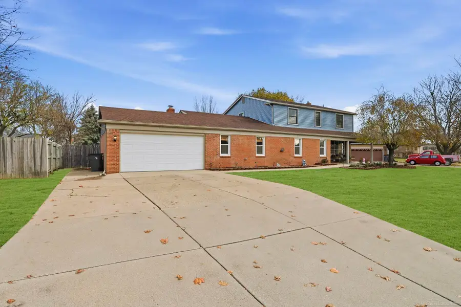 16933 Heather Lane LN, Clinton Charter Township, MI 48038 - Image #2