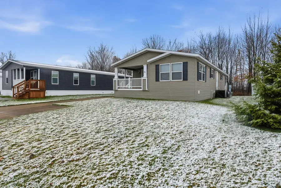 1105  Forest LN, Columbus, MI 48063 - Image #2