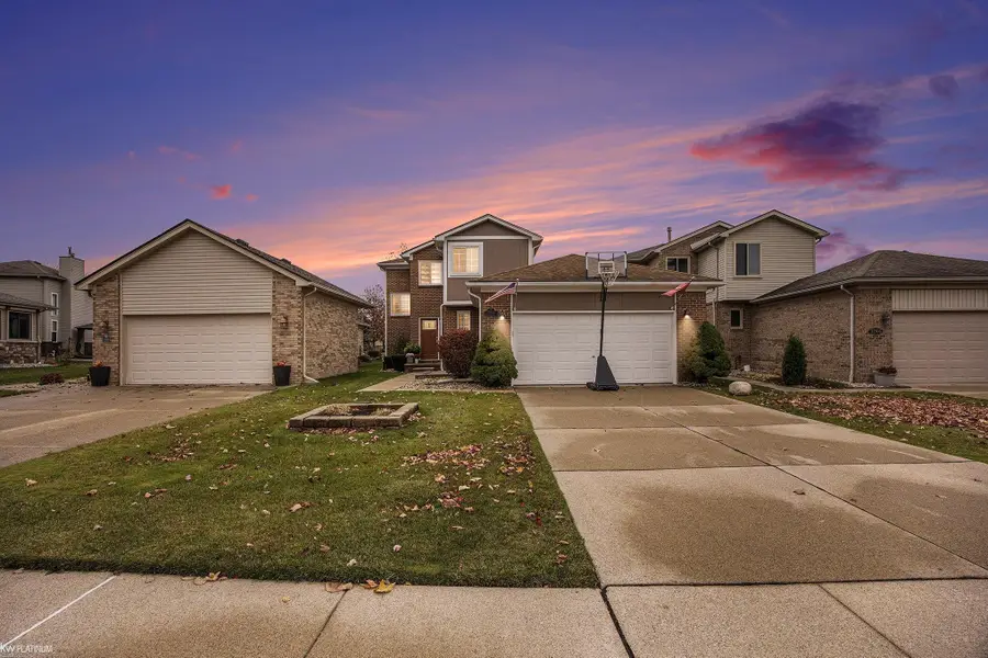 32922 Oakwood DR, Chesterfield, MI 48047 - Image #2