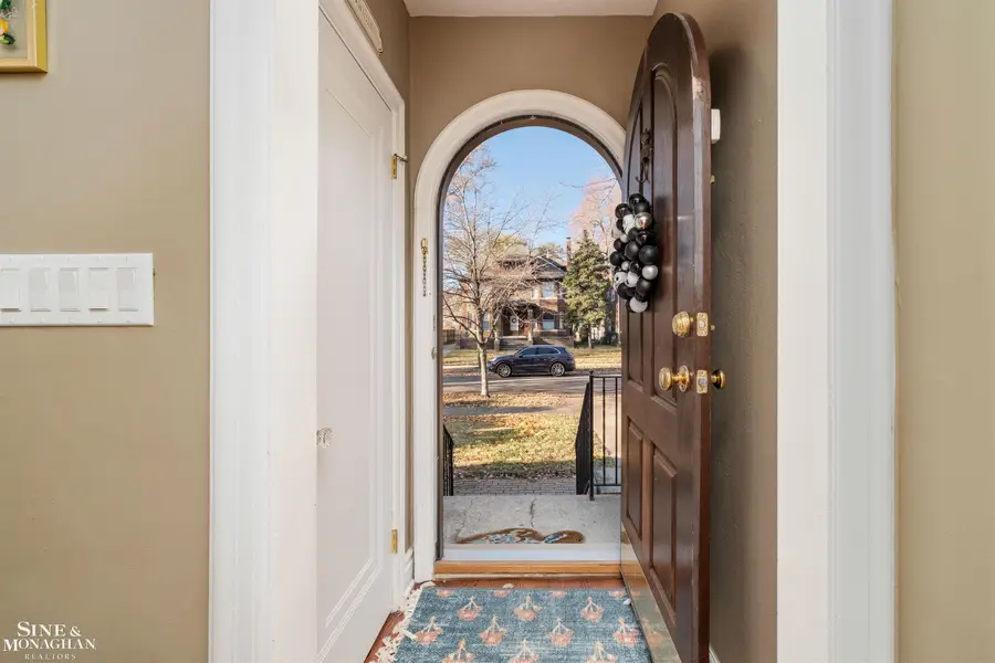 976 Lakepointe ST, Grosse Pointe Park, MI 48230 - Image #3