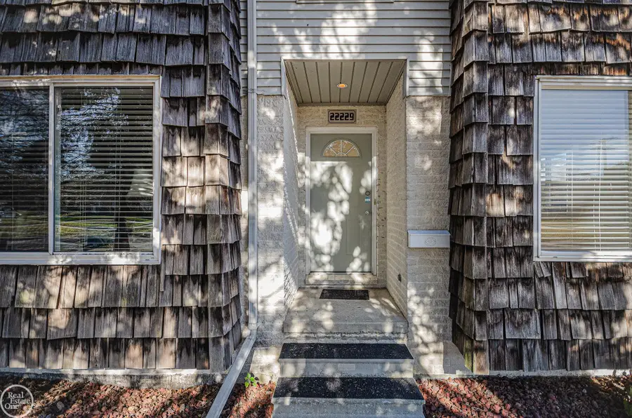 22229 E 11 Mile RD, Saint Clair Shores, MI 48081 - Image #2
