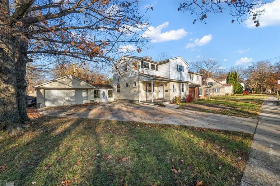 20945 Hampton RD, Harper Woods, MI 48225 - Image #3