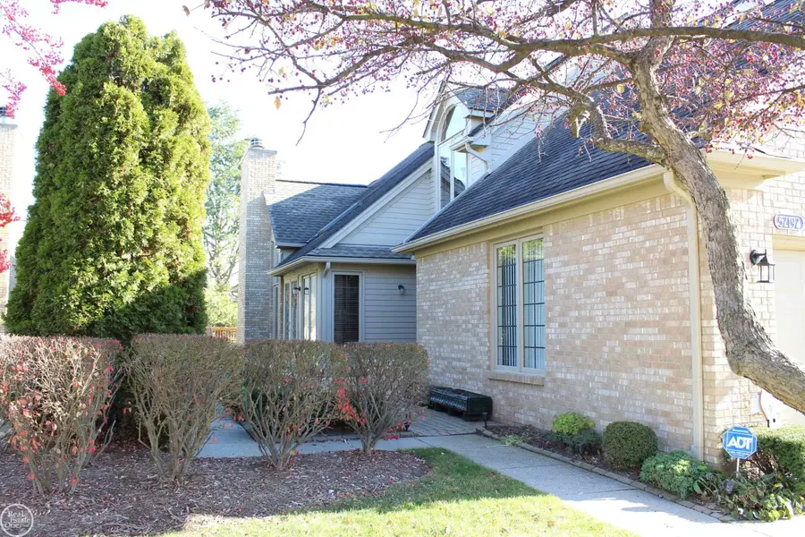 52192 Southview RDG, Macomb, MI 48042 - Image #2