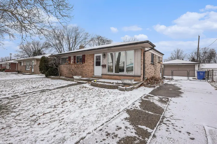 11927 Stamford AVE, Warren, MI 48089 - Image #2