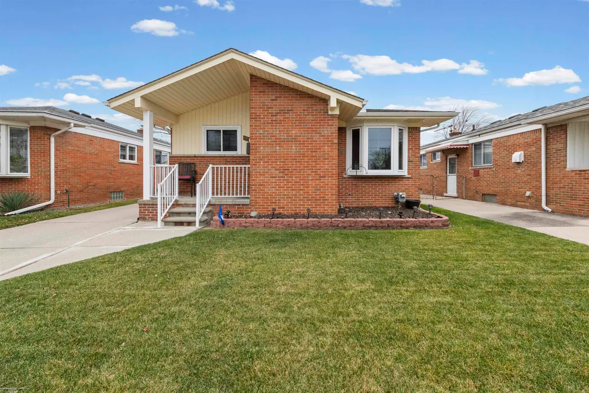 27605 Princeton ST, Saint Clair Shores, MI 48081 - #1