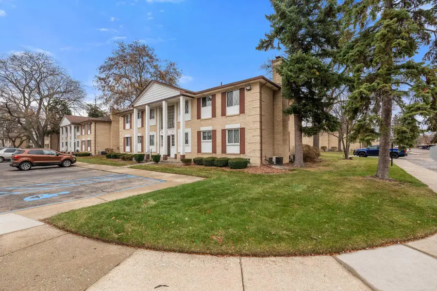 29265 Hayes RD, Warren, MI 48088 - Image #2