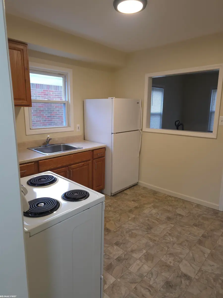 21116 Cyman AVE, Warren, MI 48091 - Image #3