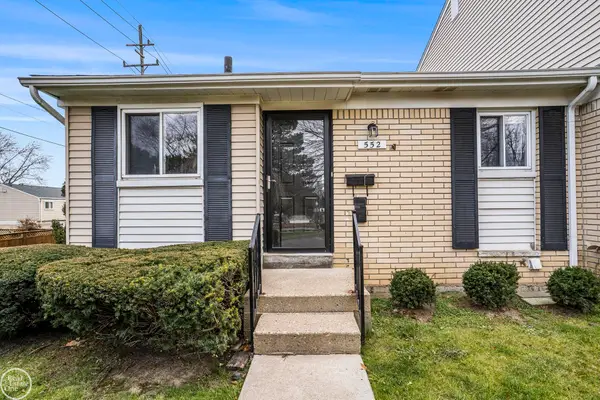 552 Hilldale CIR, Milford, MI 48381